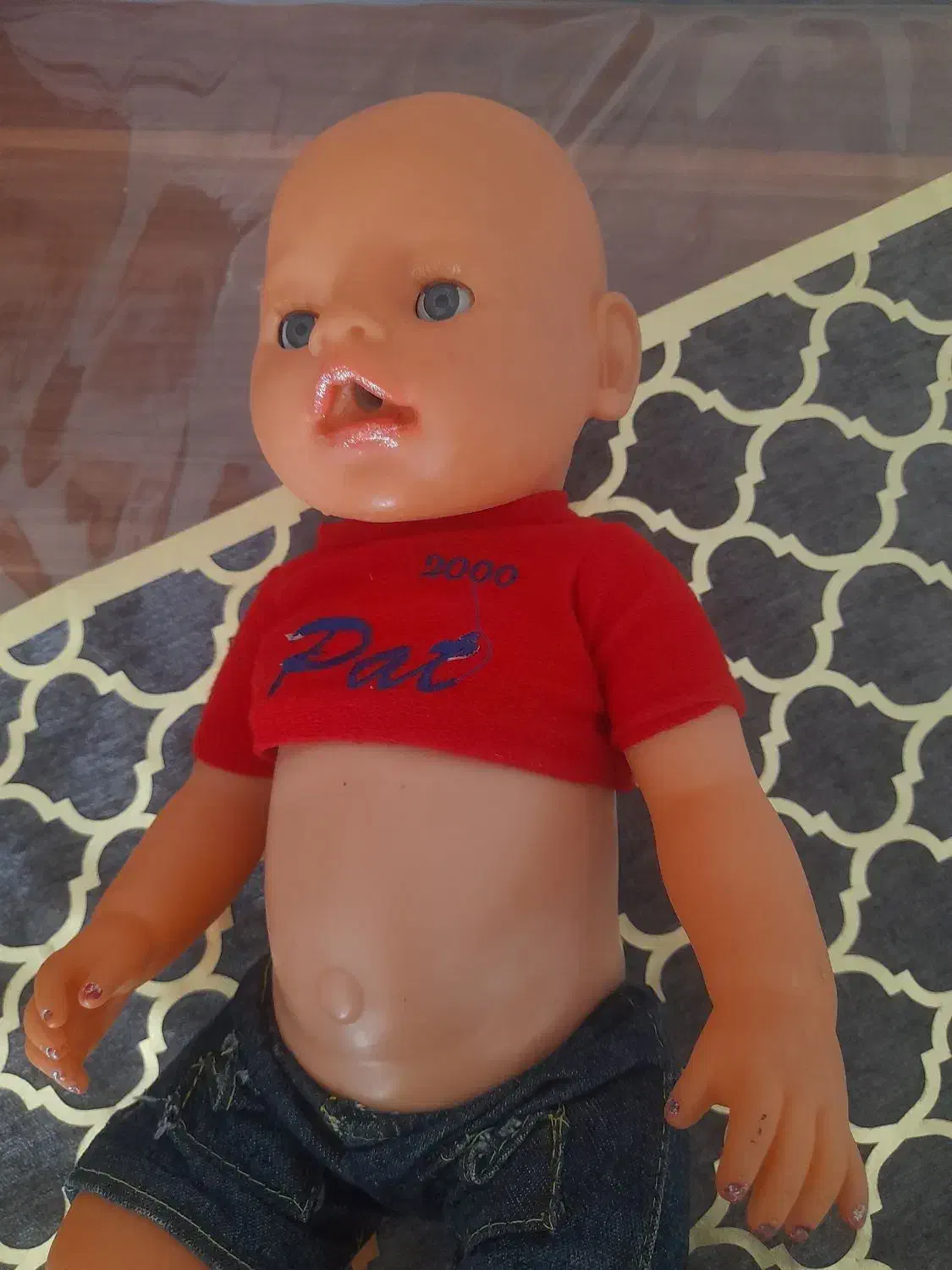 عروسک|اسباببازی بچه|رباطکریم, رباطکریم|دیوار