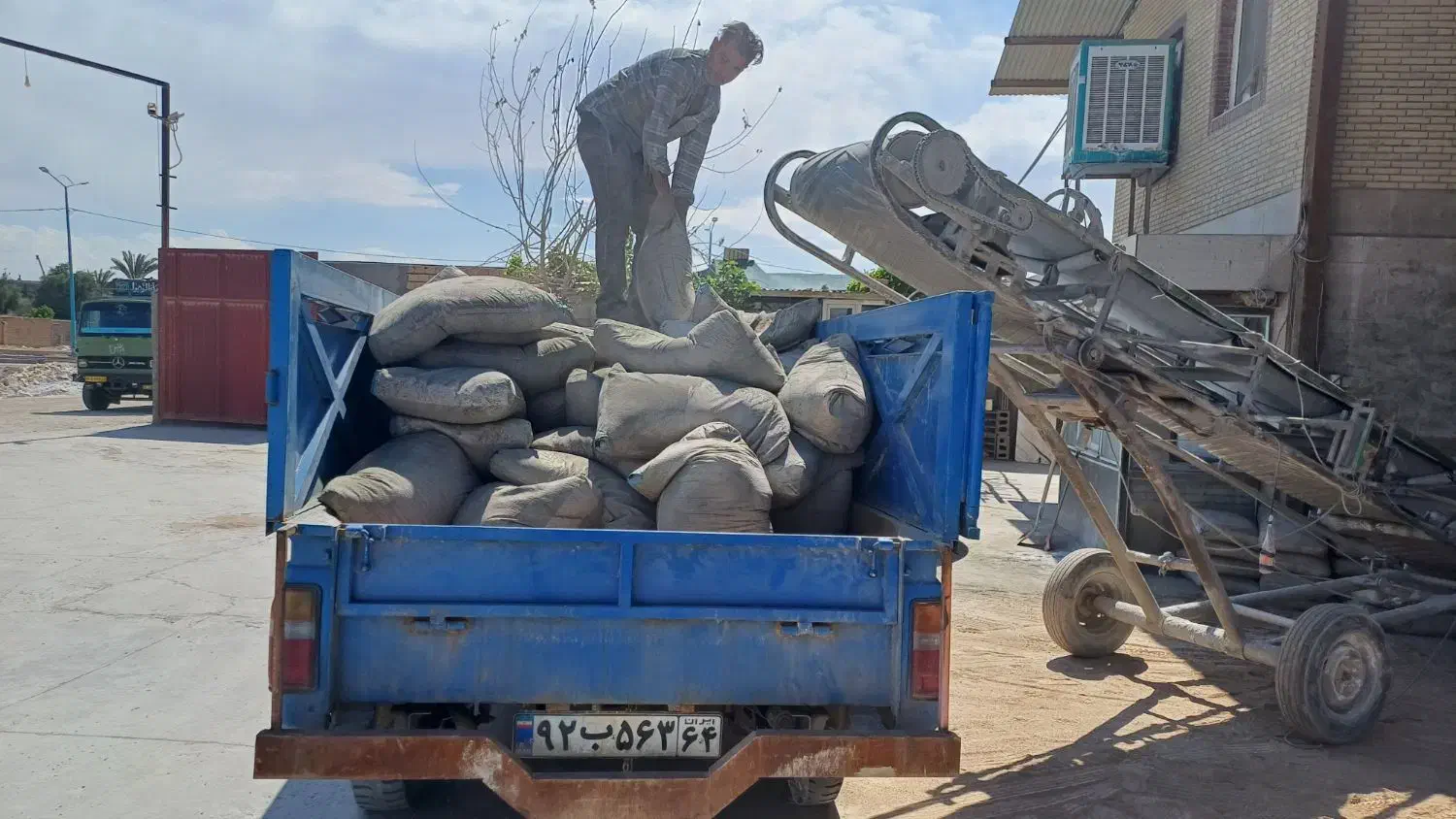 نیسان کمپرسی باری و تانکر آب|خدمات حمل و نقل|اردکان, |دیوار