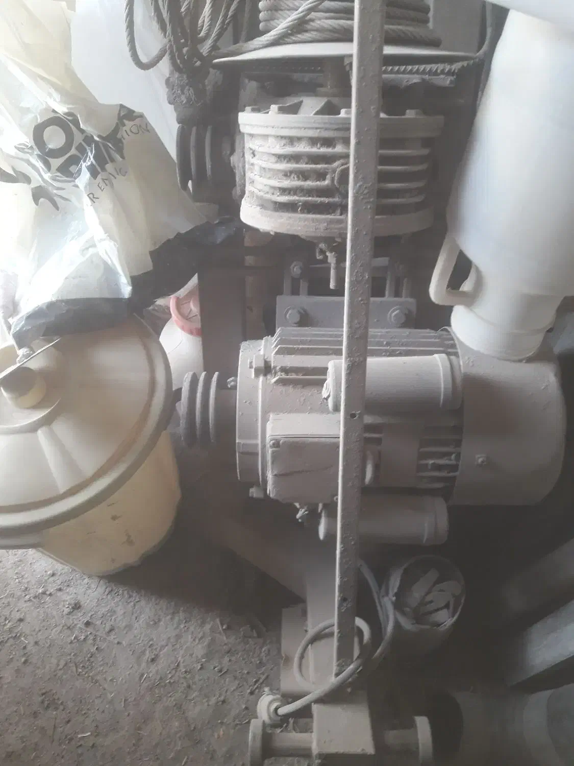 قالب فلزی و بالابر ۵۰۰کیلویی|مصالح و تجهیزات ساختمان|قوچان, |دیوار