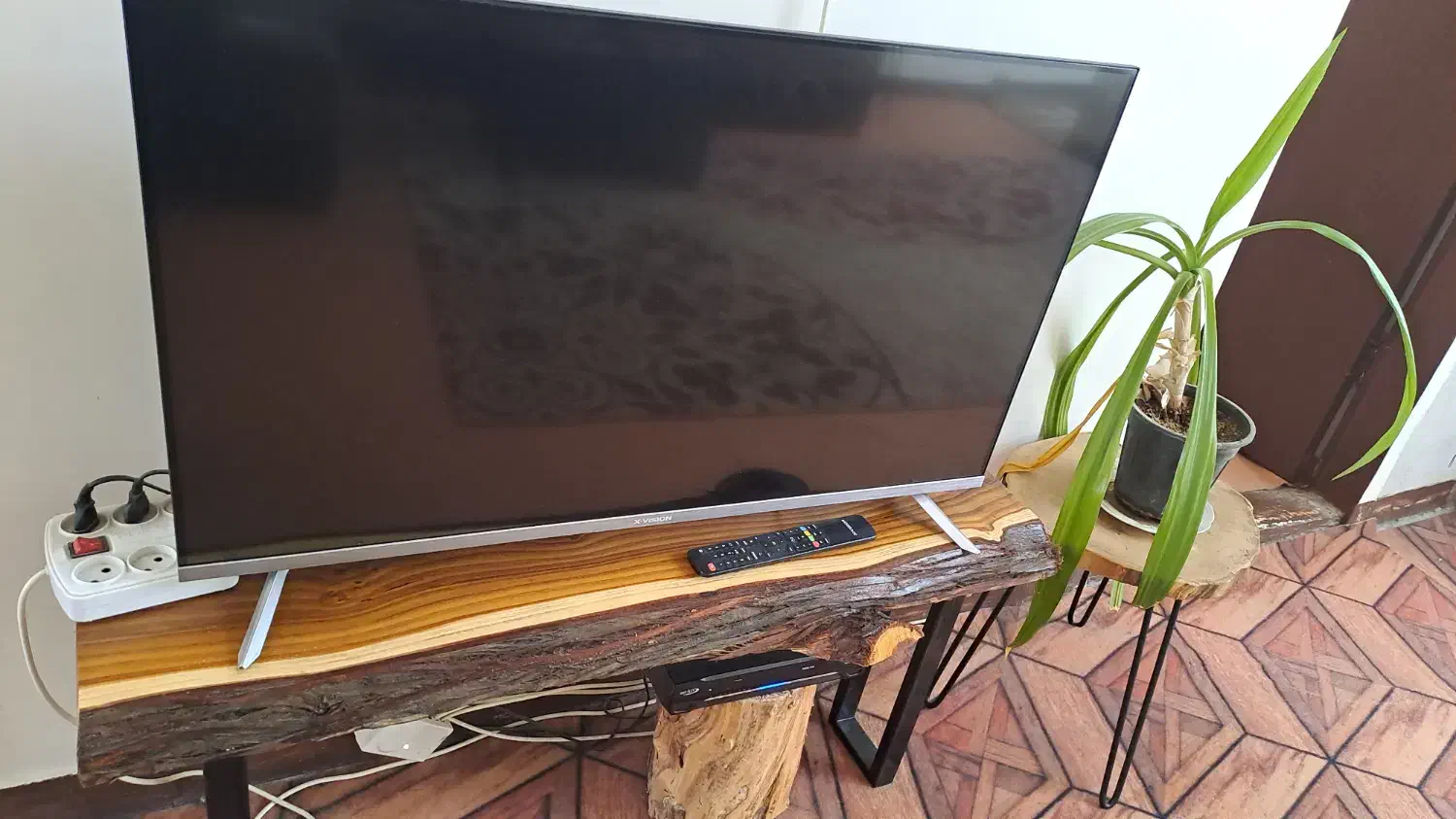 تلوزیون|تلویزیون و پروژکتور|لنجان, |دیوار