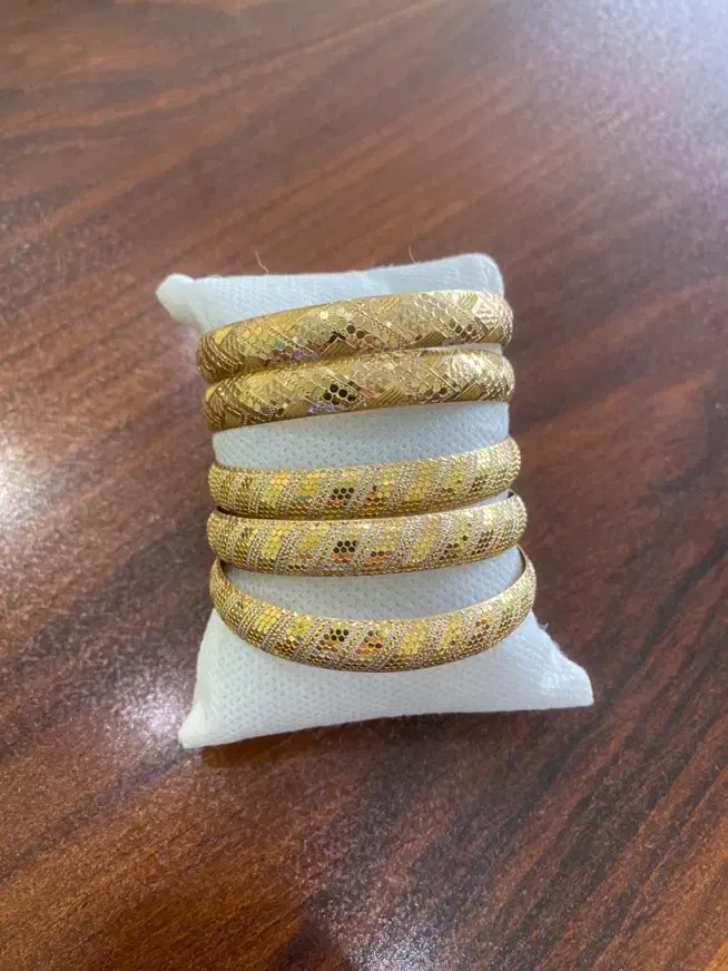 النگو سایز ۲ جمعا۲۹ گرم ۱۵۰ بالای تابلو|جواهرات|دهدشت, |دیوار