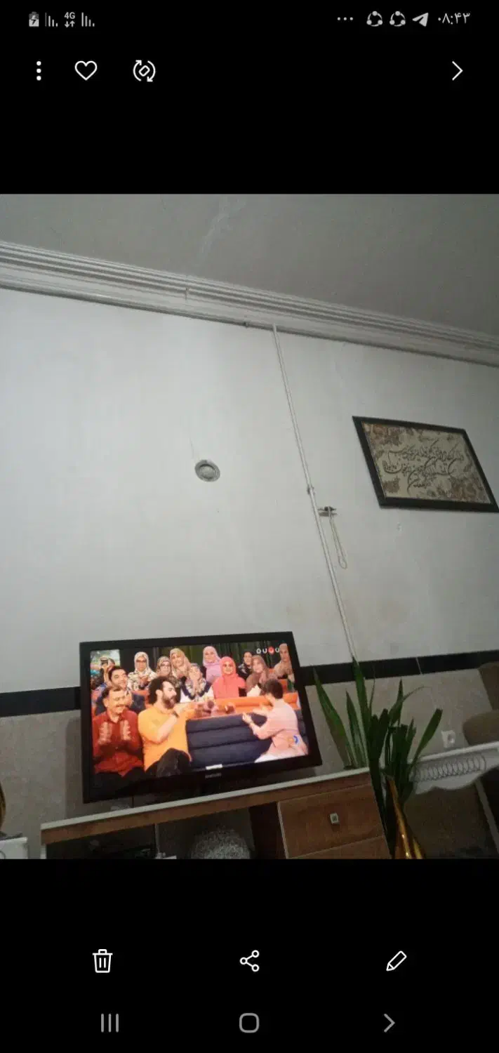 تلویزیون ۴۲ کاملا سالم با میز ام دی اف|تلویزیون و پروژکتور|اسلام‌‌آباد غرب, |دیوار