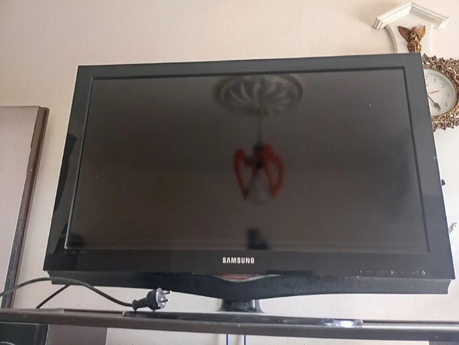 تلویزیون 32 سامسونگ|تلویزیون و پروژکتور|اندیشه, اندیشه فاز ۱|دیوار