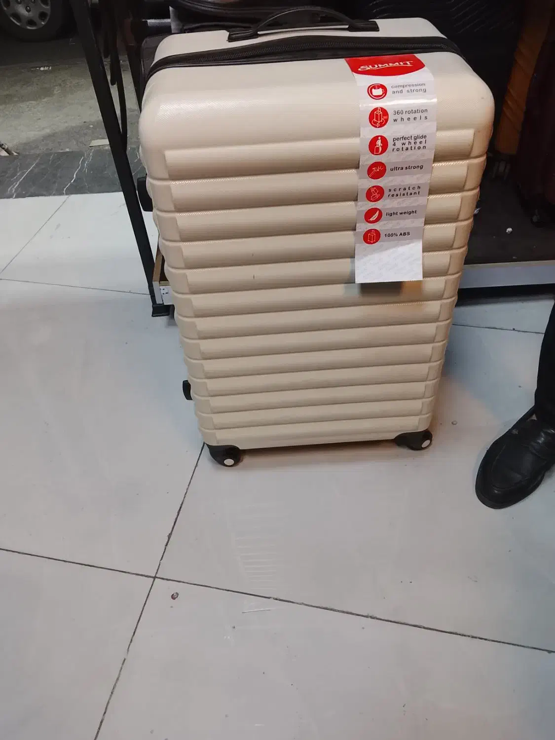 یک عدد چمدان نو|کیف، کفش، کمربند|کرج, استاندارد|دیوار