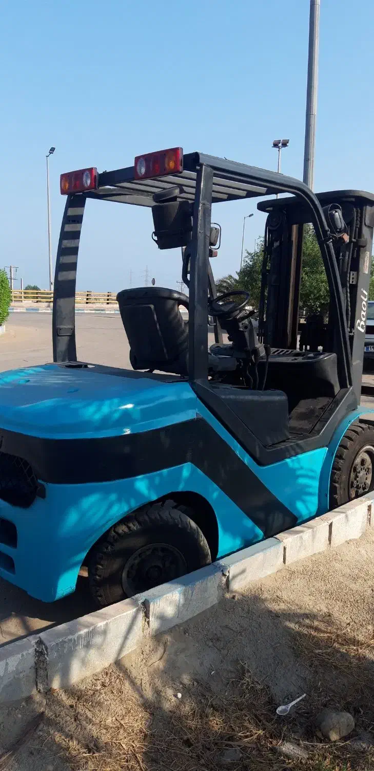 لیفتراک ۳تن موتور ایسوزو|ماشین‌آلات صنعتی|بندرعباس, |دیوار