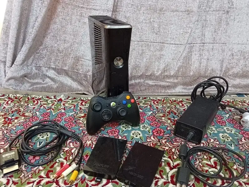 ایکس باکس 360تمامی لوازم و همراه با 320بازی|کنسول، بازی ویدئویی و آنلاین|چابهار, |دیوار