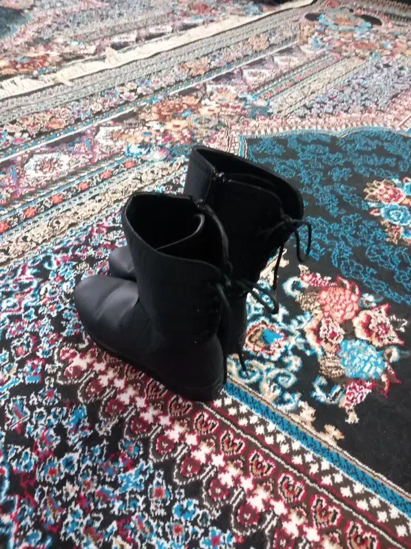 نیم پوتین|کیف، کفش، کمربند|شیروان (خراسان), |دیوار