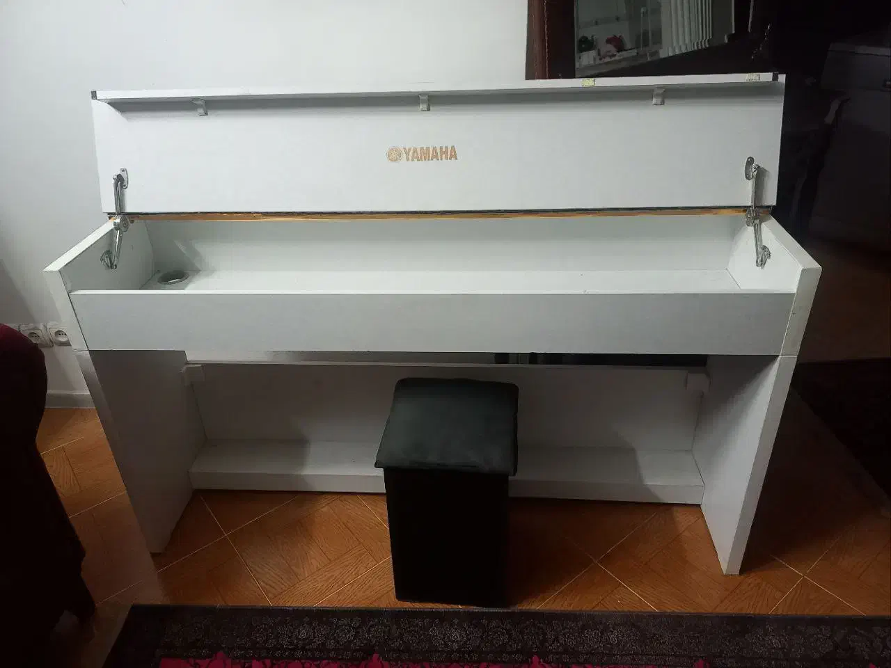 کنسول پیانو یاماها|پیانو، کیبورد، آکاردئون|مشهد, اقبال|دیوار