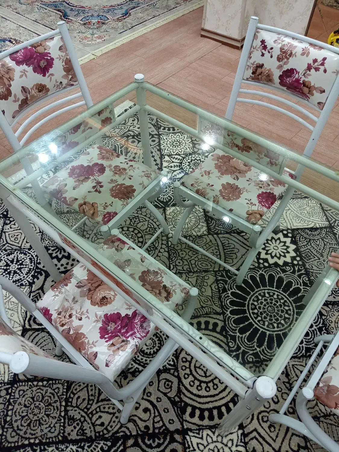 میز نهار خوری چهار نفره در حد نو|میز و صندلی غذاخوری|سامان, |دیوار