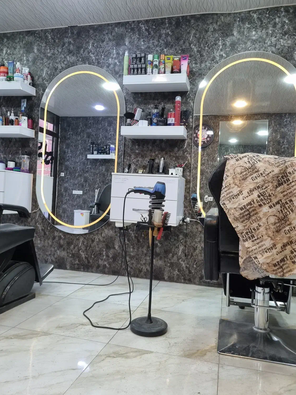 شاگرد آرایشگاه|استخدام درمانی، زیبایی، بهداشتی|رباط‌کریم, رباط‌کریم|دیوار