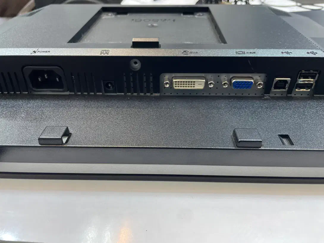 مانیتور Dell 1909WF کیفیت عالی و قیمت مناسب|قطعات و لوازم جانبی رایانه|یزد, |دیوار