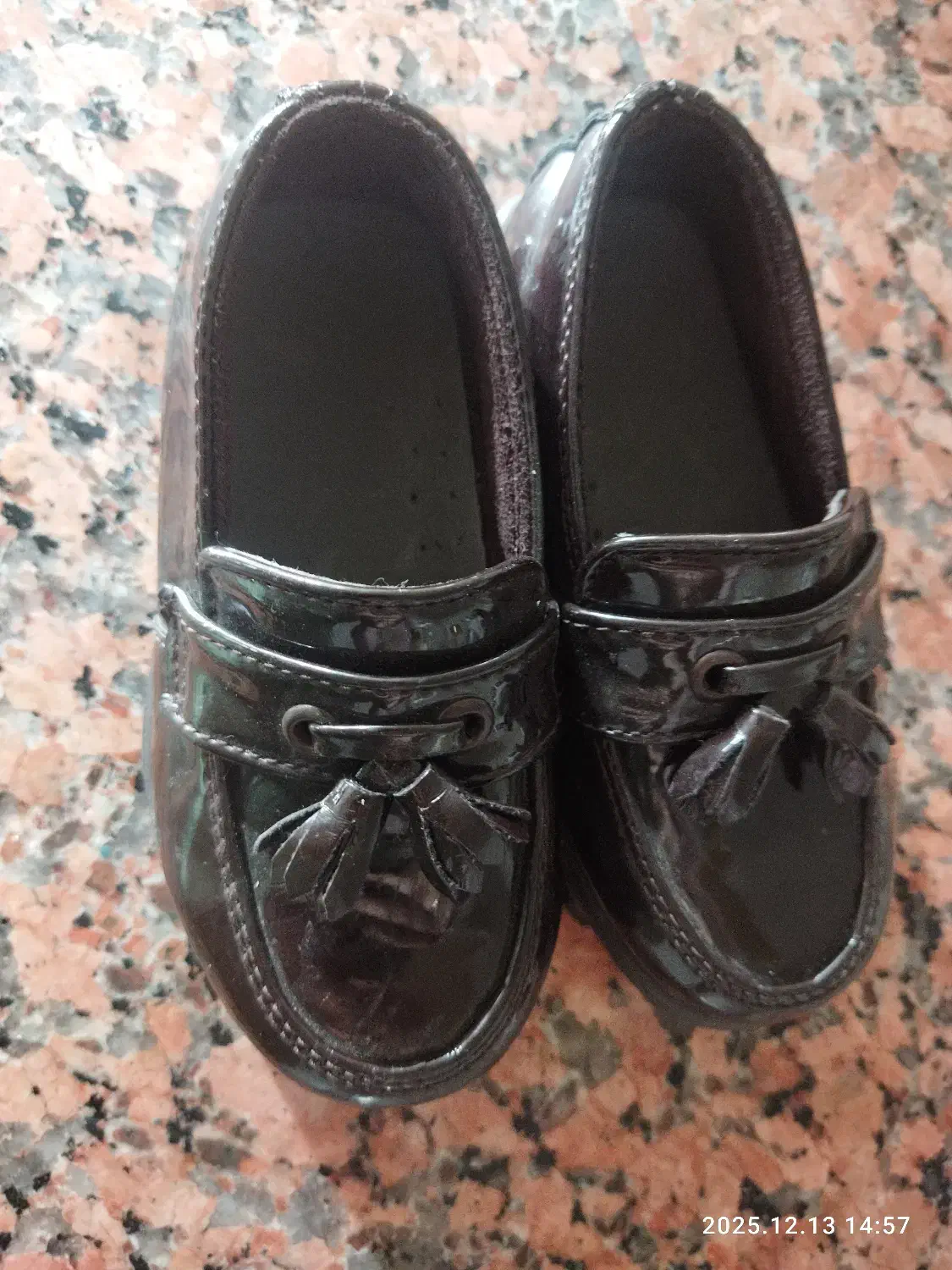 کفش پسرونه|کفش و لباس بچه|قم, منبع آب|دیوار