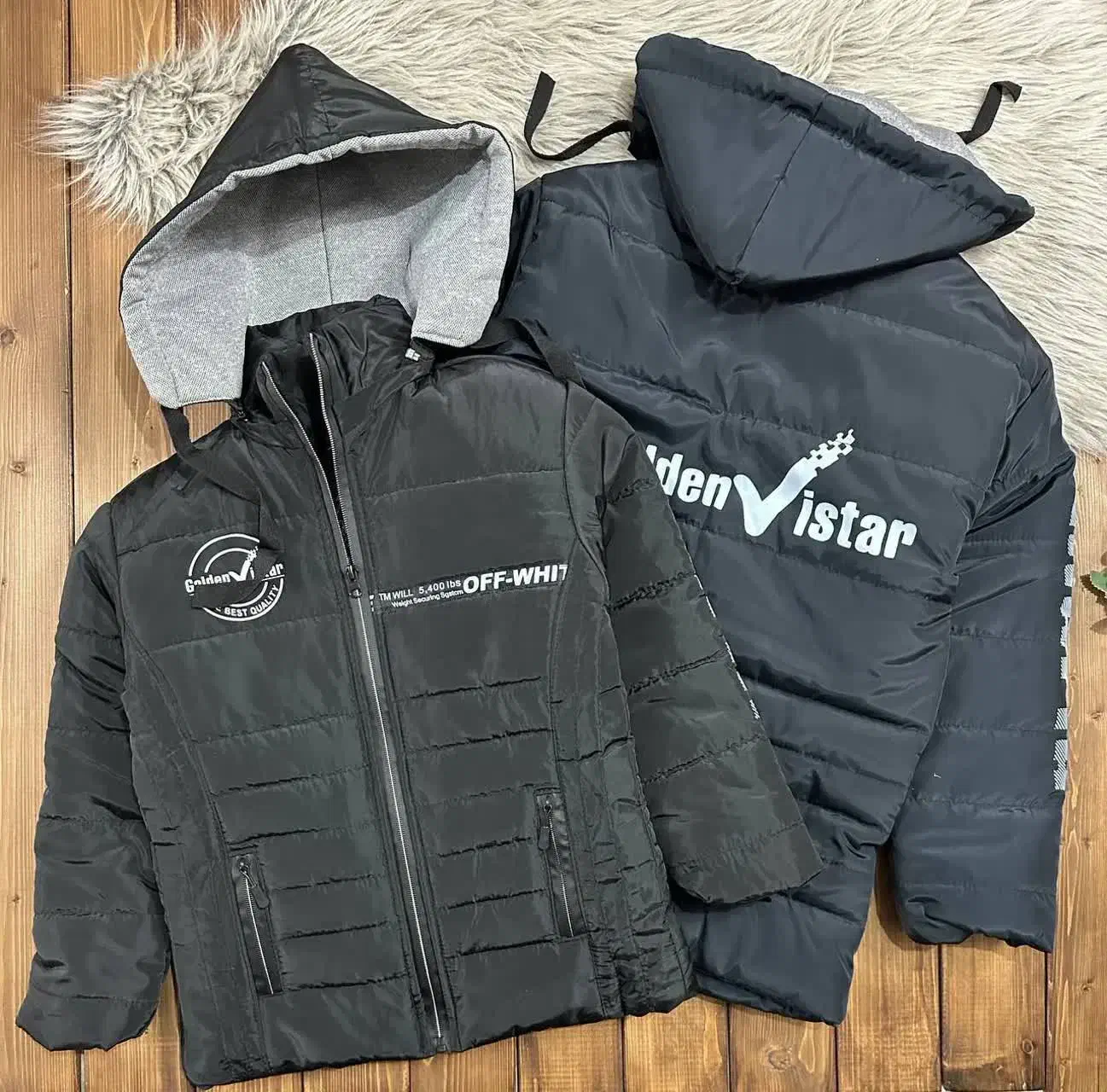 بچگانه مناسب|کفش و لباس بچه|میانه, |دیوار