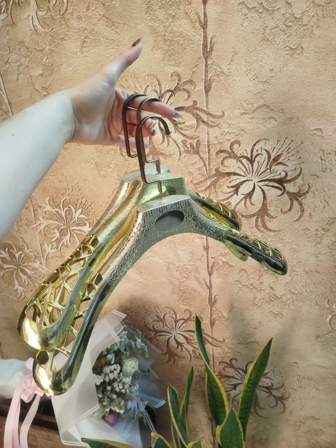 چوب لباسی مزونی|بندرخت و رخت‌آویز|اصفهان, بوستان ناژوان|دیوار