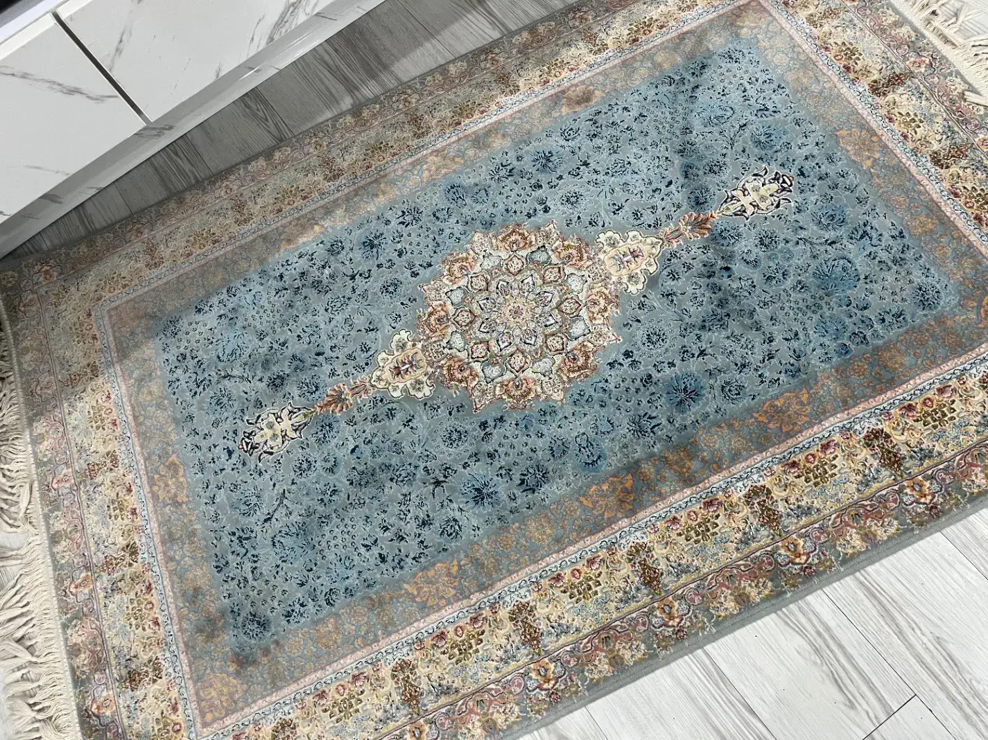 فرش خوشرنگ گل برجسته|فرش|کرج, شهرک بهارستان|دیوار