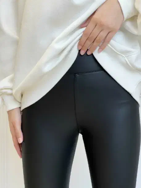 لگ چرم مارتیم|لباس|قم, یزدانشهر|دیوار