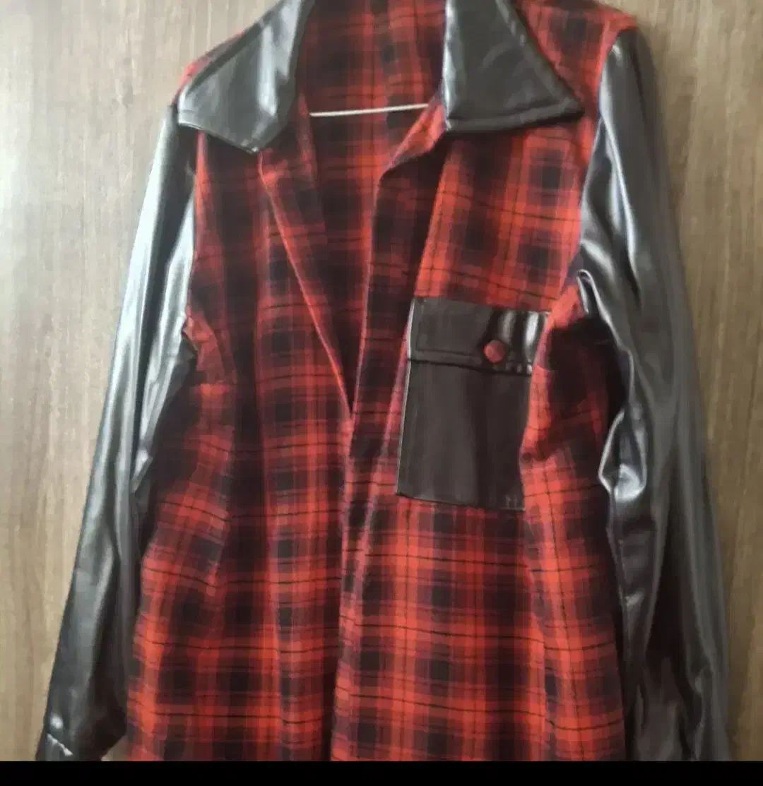 پیراهن چهار خانه زنانه|لباس|اصفهان, امامزاده اسماعیل|دیوار