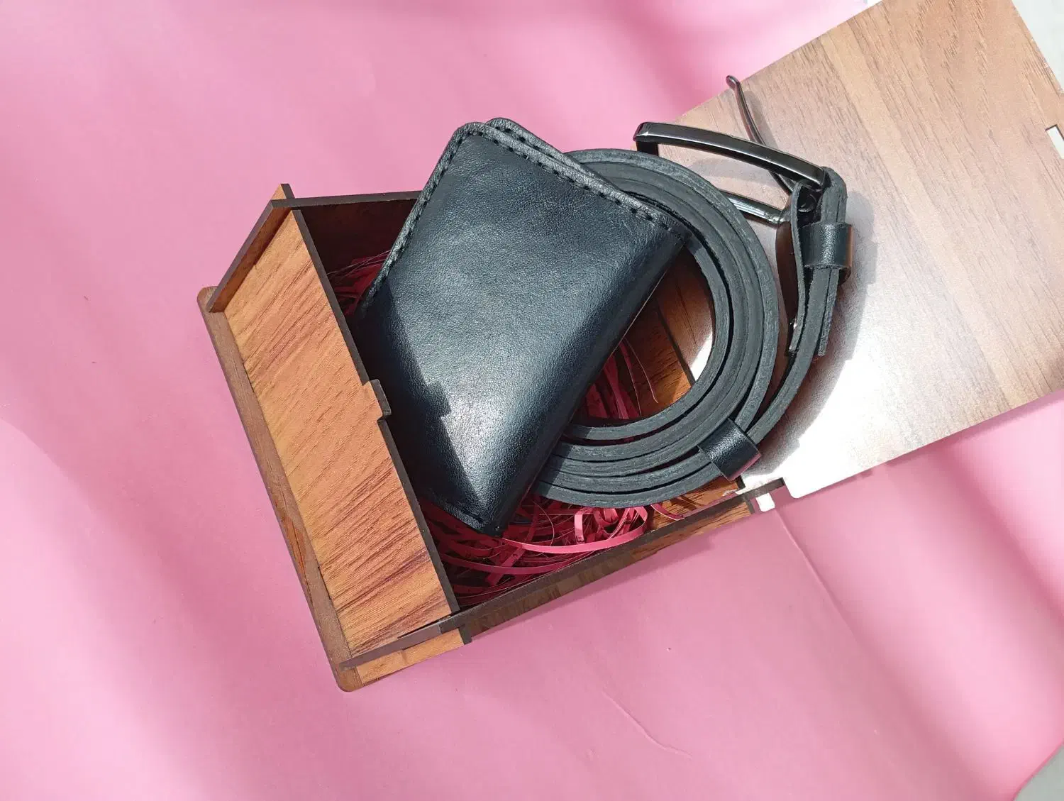 چرم|کیف، کفش، کمربند|ساوه, |دیوار