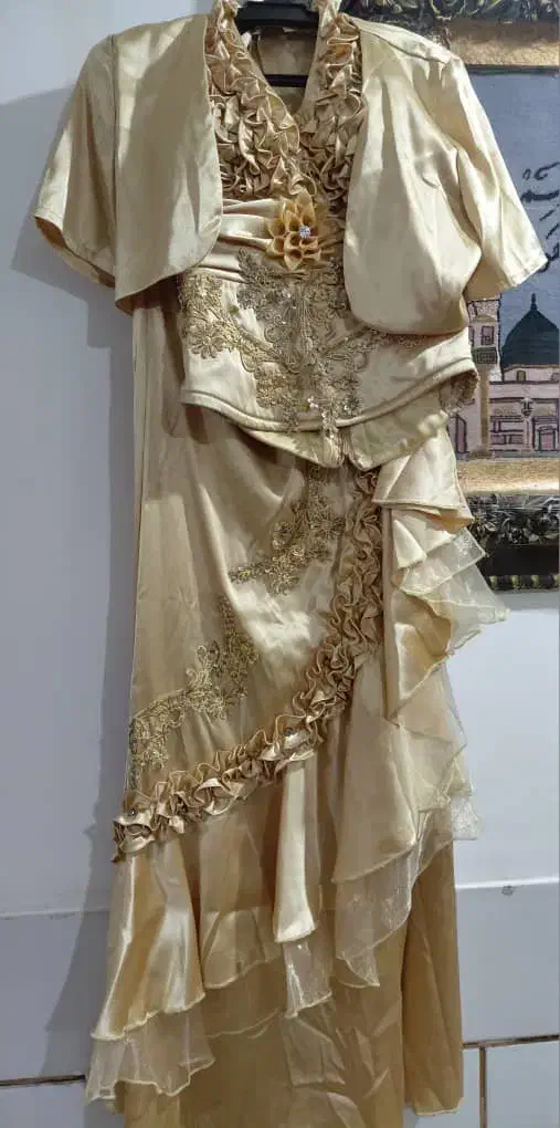 لباس مجلسی|لباس|مبارکه, |دیوار