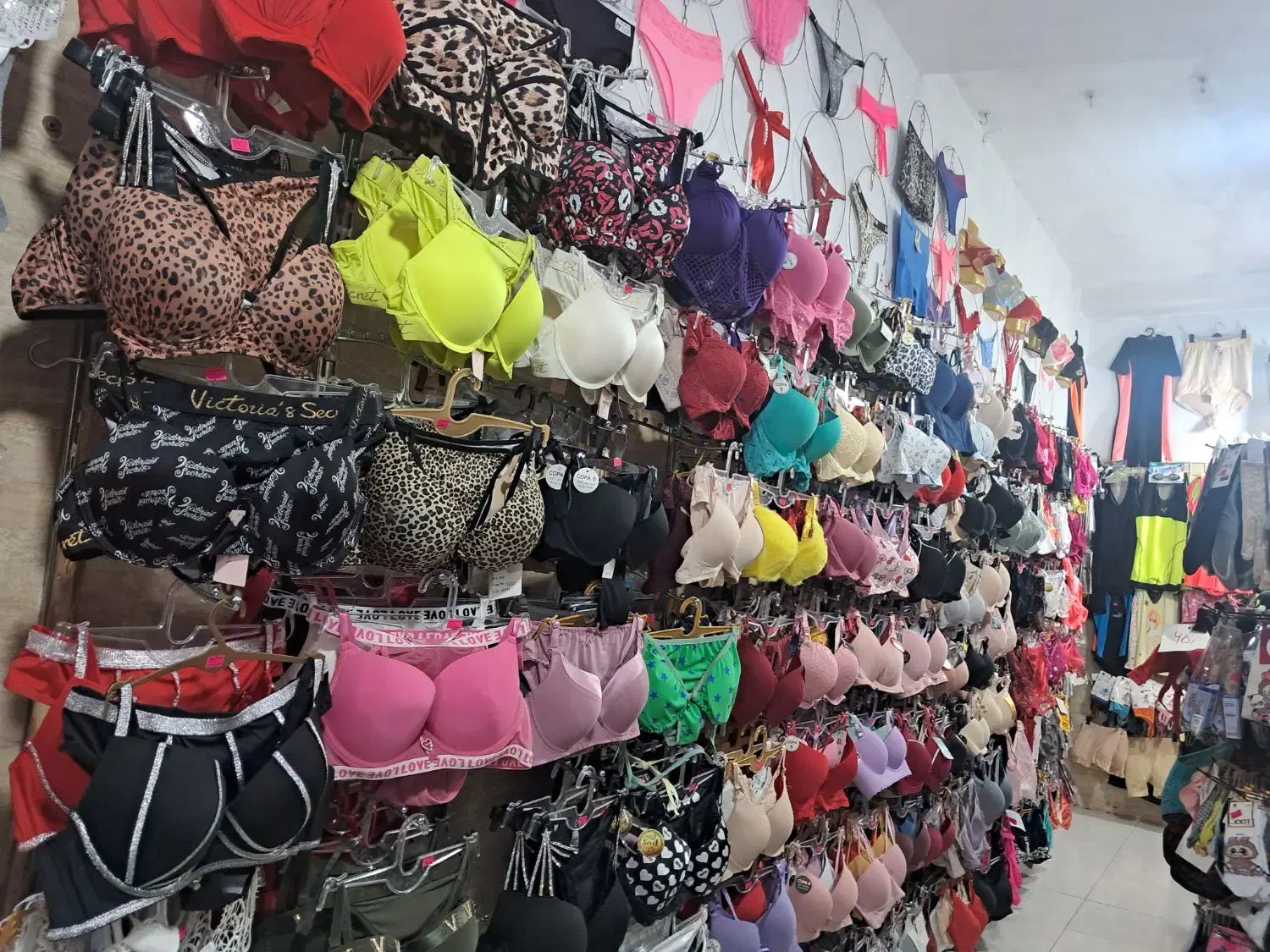 لباس زیر زنانه فردوسیه|لباس|فردوسیه, |دیوار