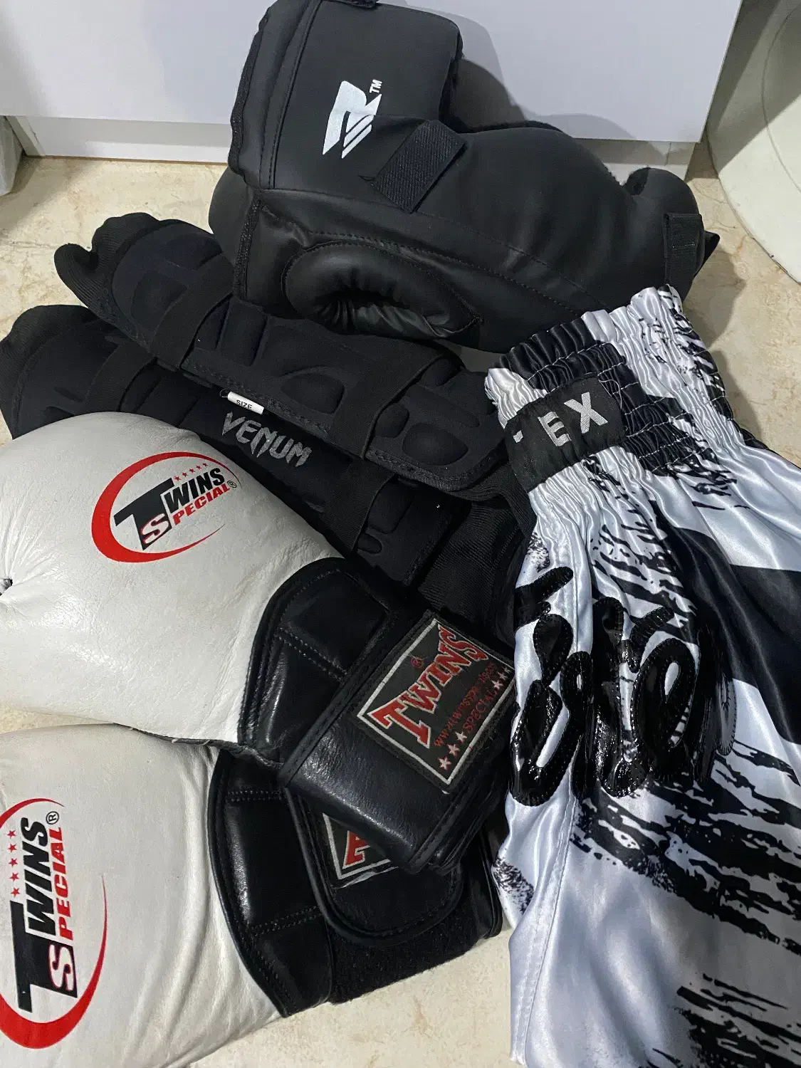 دستکش بوکس (تجهیزات کامل)|تجهیزات ورزشی|ساری, |دیوار