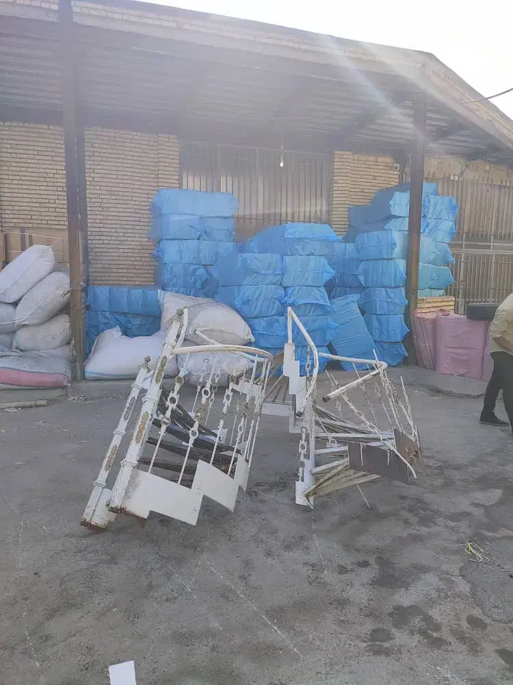 پله آهنی گرد ضخیم و سنگین|مصالح و تجهیزات ساختمان|مشهد, چهنو|دیوار