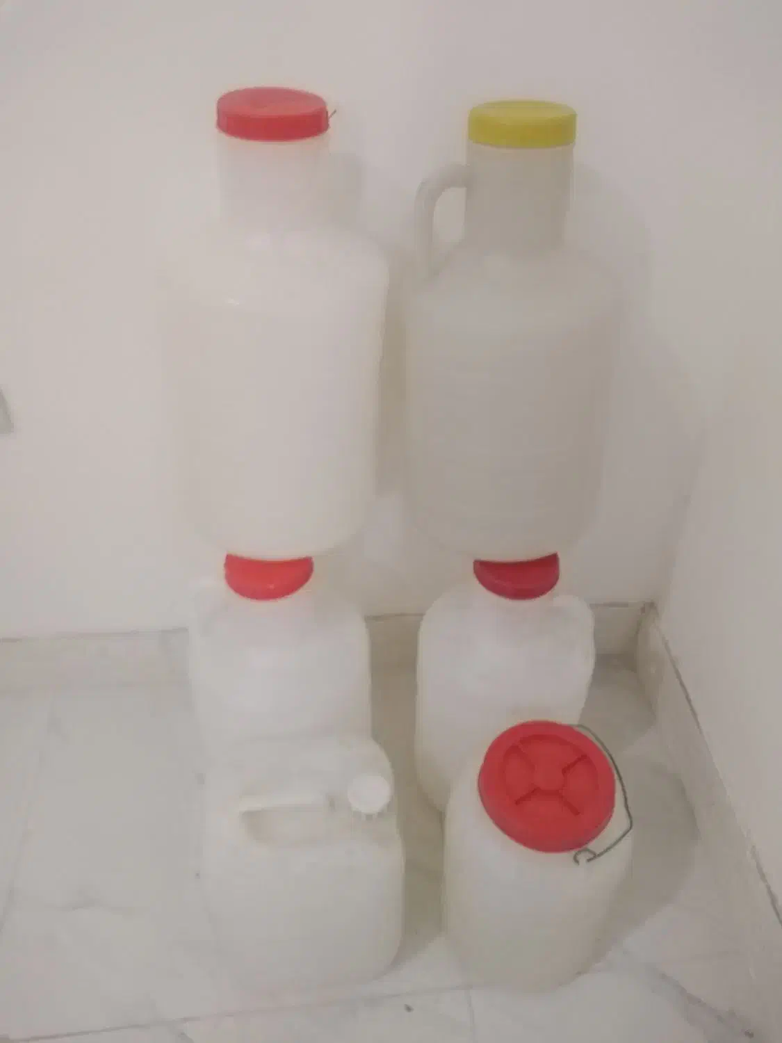 دبه خیار شور و 10 لیتری همه با هم 150 تومان|ظروف نگهدارنده، پلاستیکی، یکبارمصرف|تبریز, |دیوار