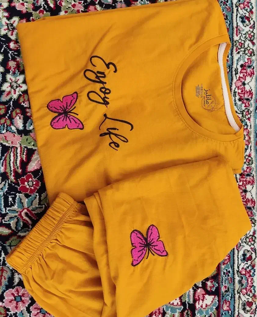 ست خونگی|لباس|میانه, |دیوار