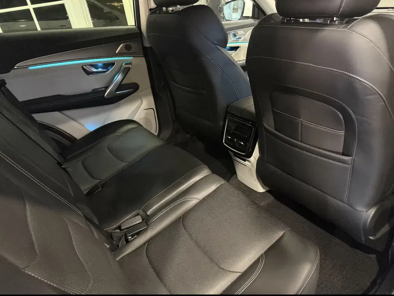 فیدلیتی پرستیژ ۷ نفره سفید داخل طوسی ۴۰۳|خودرو سواری و وانت|کرمانشاه, |دیوار