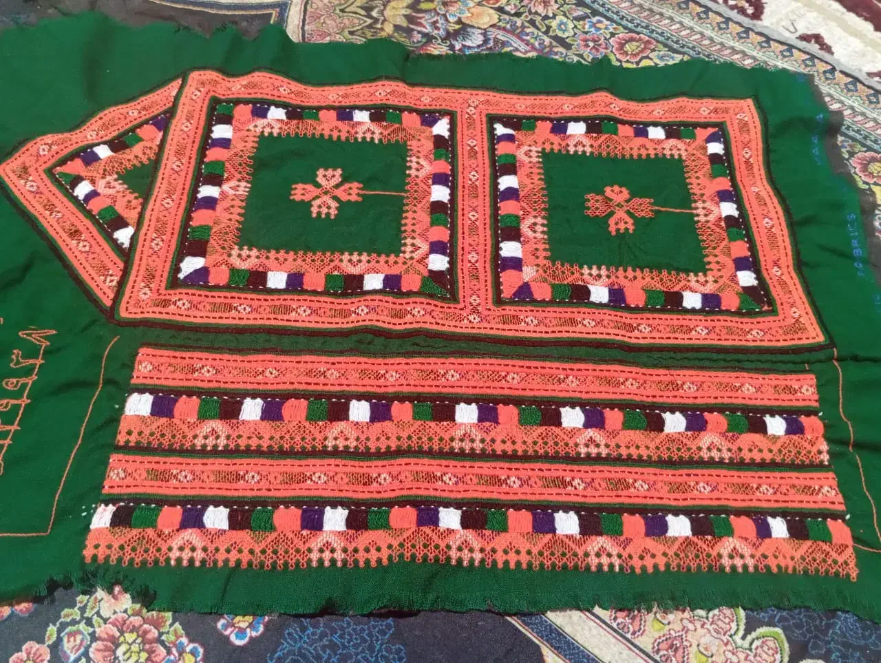 بدن آستین|لوازم خیاطی و بافتنی|سراوان, |دیوار