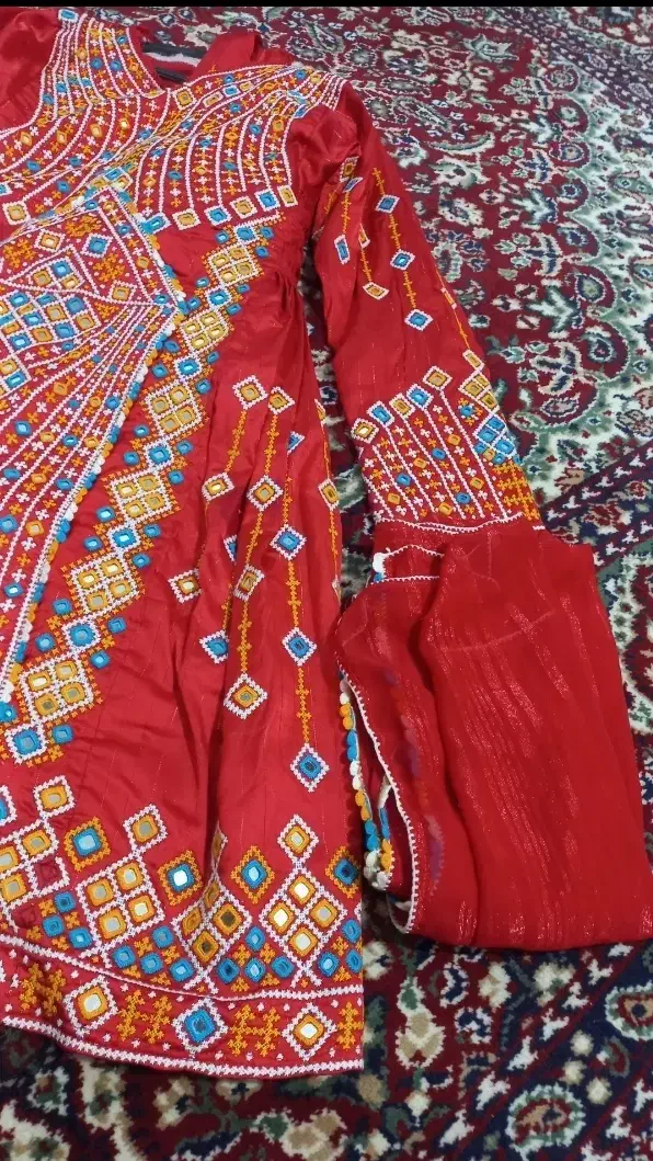 لباس پلیواری|لباس|سراوان, |دیوار