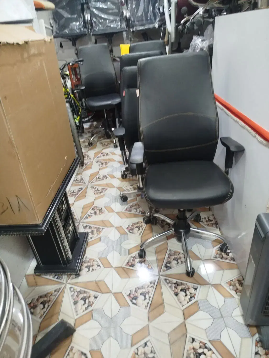 انواع مدل صندلی در حد نو زیر قیمت بازار|صندلی و نیمکت|خرم‌آباد, |دیوار