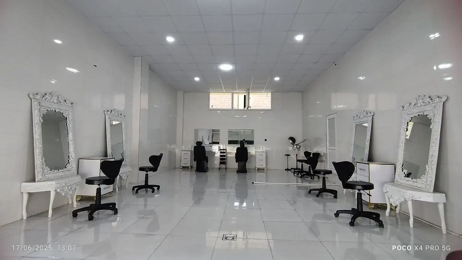 وسایل آرایشگاه|آرایشگاه و سالن‌های زیبایی|دیواندره, |دیوار