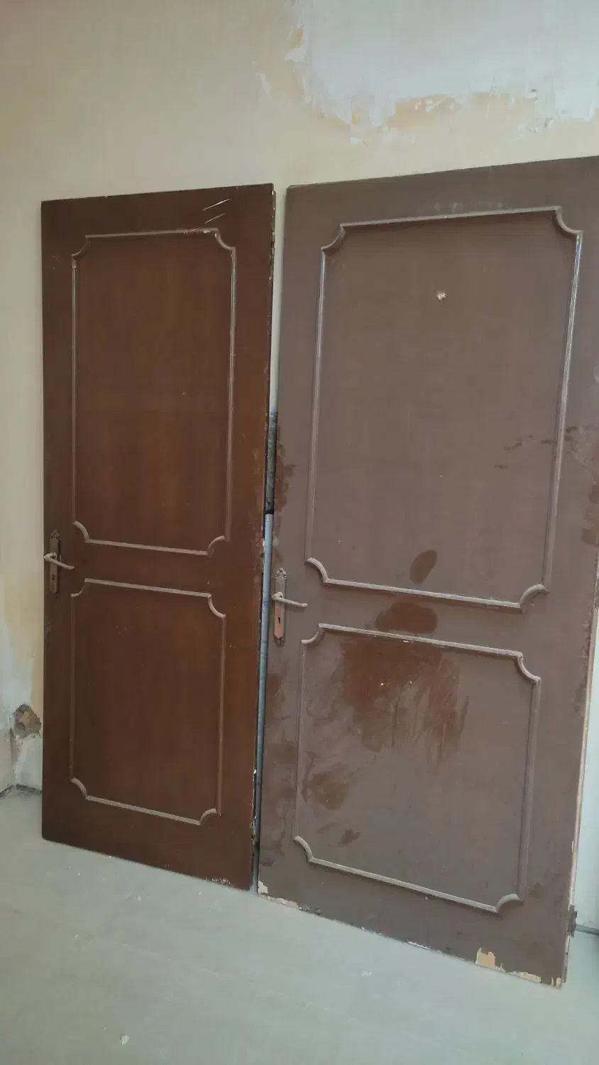 درب چوبی محکم و سالم|مصالح و تجهیزات ساختمان|قم, هنرستان|دیوار