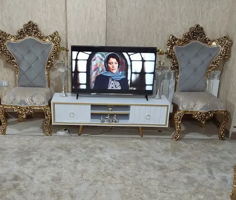 مبل ۹نفره همراه با میزناهار خوری شش نفره|مبلمان خانگی و میز عسلی|اراک, |دیوار