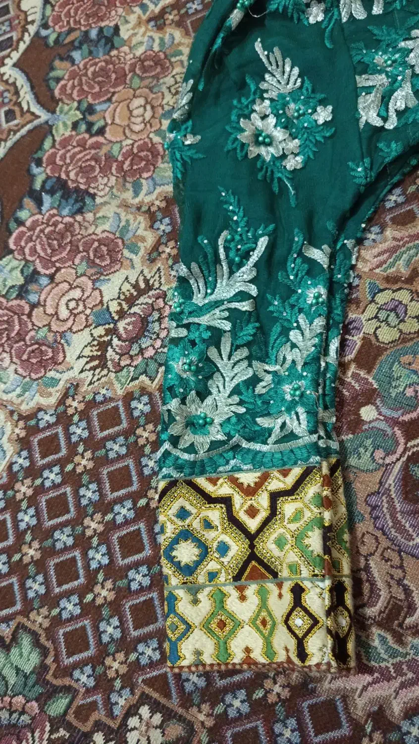 دو دست لباس نو|لباس|ایرانشهر, |دیوار