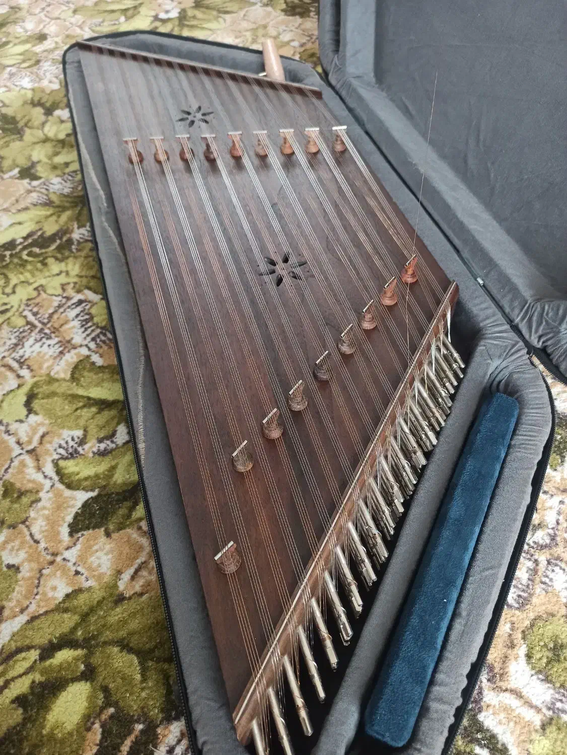 سنتور تک مهر موسوی|سازهای سنتی|تبریز, |دیوار