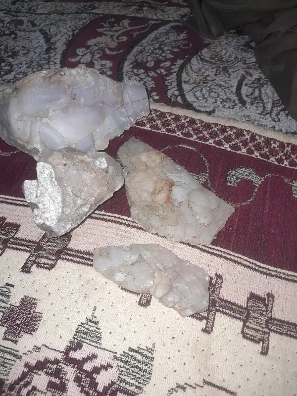 سنگ گل دار قشنگ همه نمونه گل وستشون هست خیلی قشنگ|جواهرات|بم, |دیوار