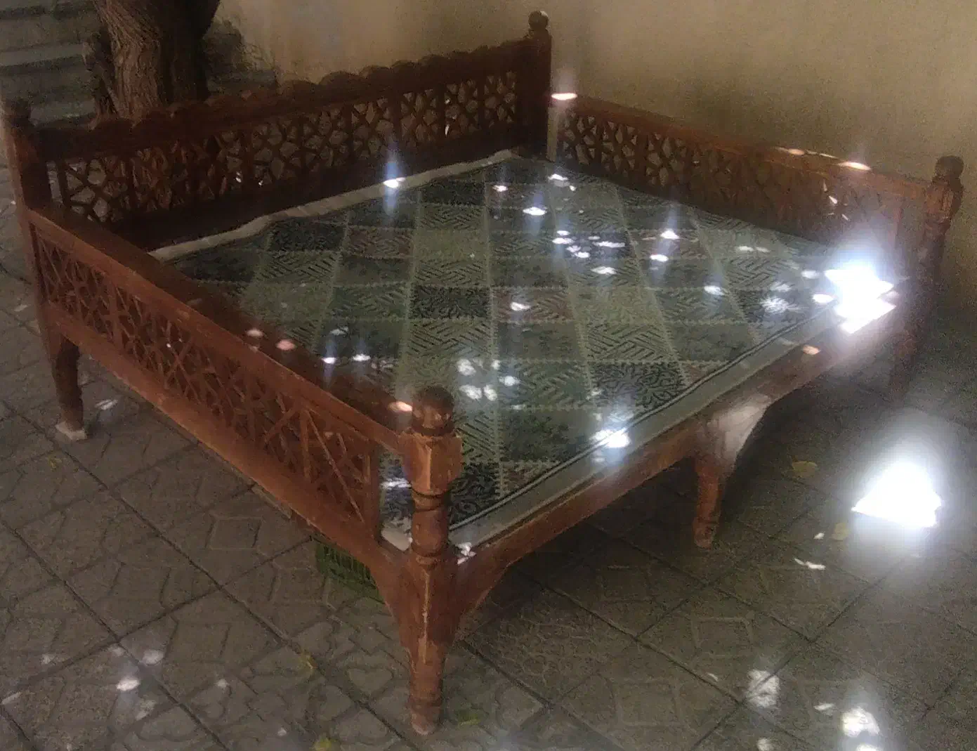 1عدد تخت چوبی 4 نفره و  4 عدد نیمکت چوبی|تخت و سرویس خواب|کرمانشاه, |دیوار