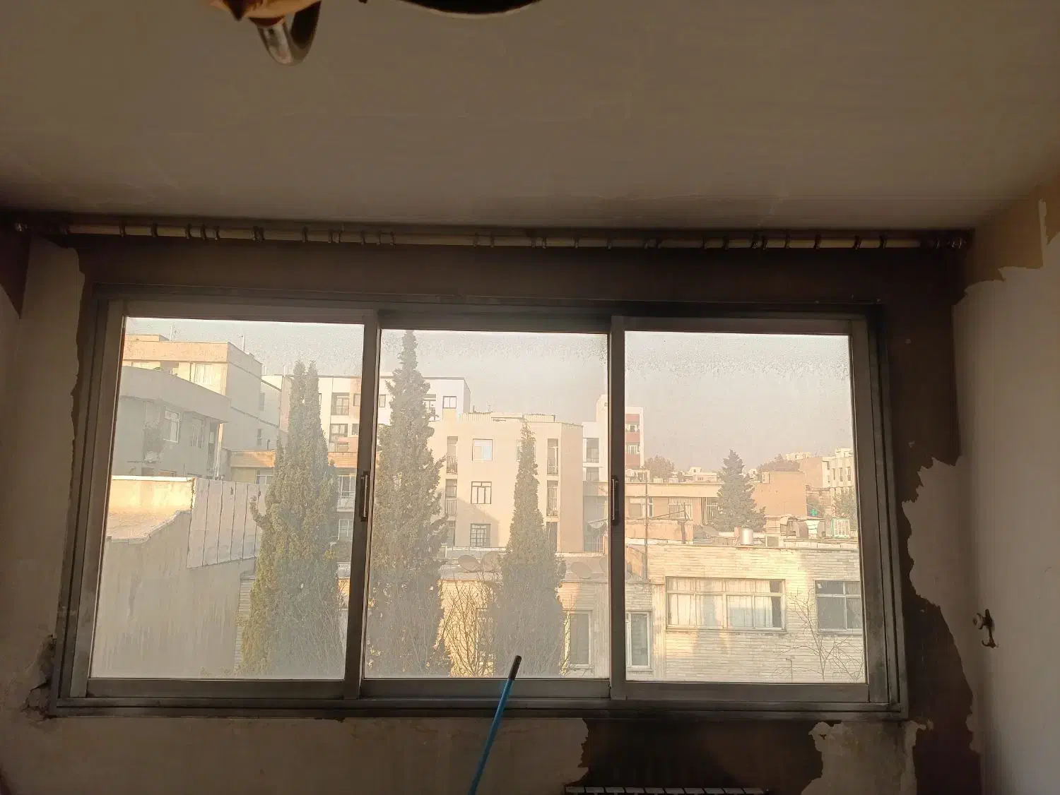 درب و پنجره آلومینیوم کاملا سالم و با شیشه و توری|مصالح و تجهیزات ساختمان|تهران, بنیهاشم|دیوار