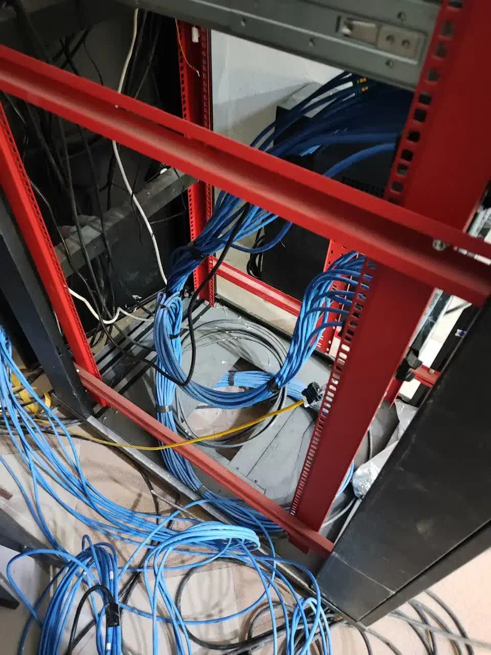 نصب وعیب یابی وانتقال تصویر و قطعی دوربین مداربسته|دوربین مداربسته|قم, شاه ابراهیم|دیوار