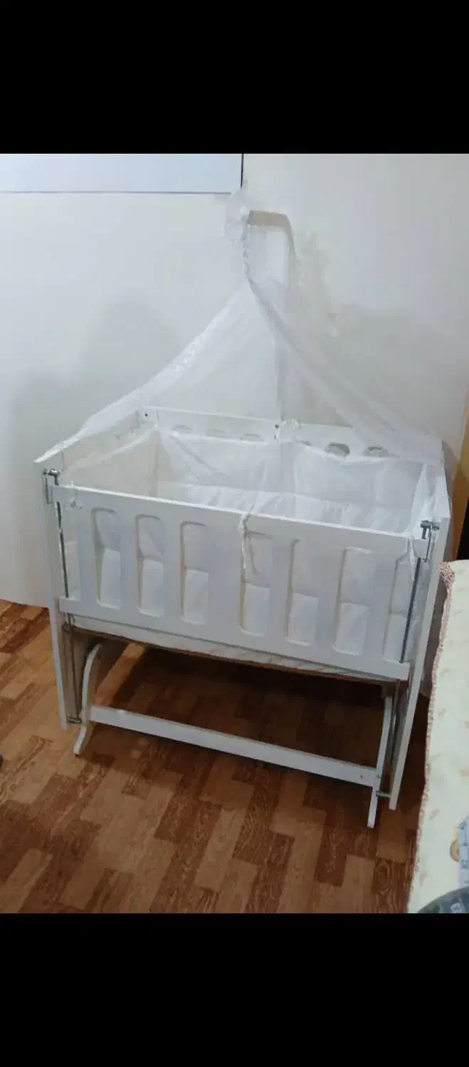 گهواره کنارتخت|تخت و صندلی بچه|تبریز, |دیوار