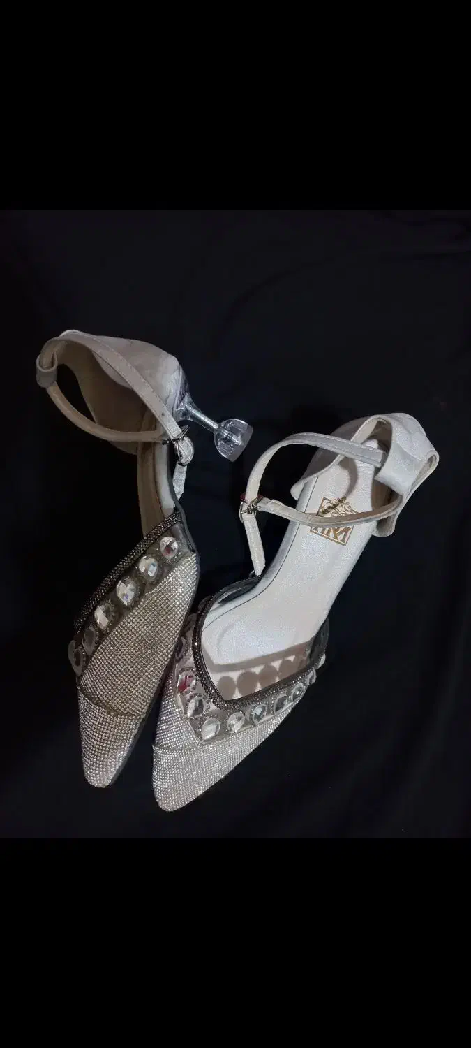 پاشنه بلند|کیف، کفش، کمربند|زهک, |دیوار