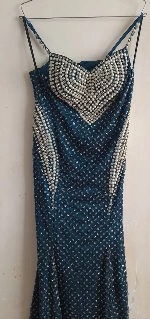 لباس مجلسی زنانه|لباس|صائین قلعه, |دیوار