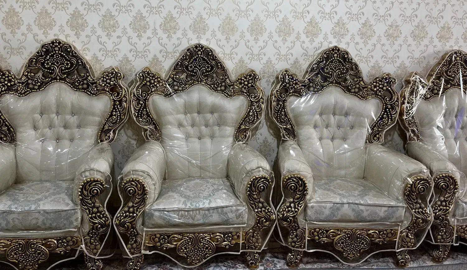 مبل سلطنتی۹نفره|مبلمان خانگی و میز عسلی|سیرجان, |دیوار