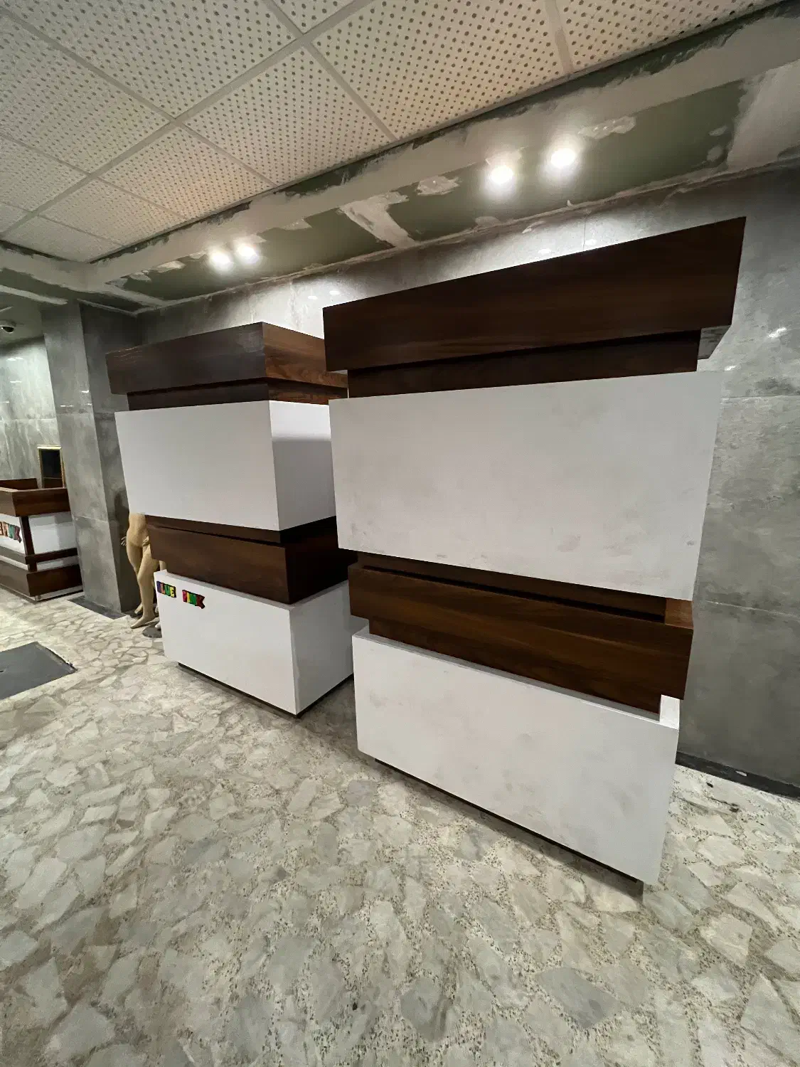 میز|فروشگاه و مغازه|رشت, فلسطین|دیوار