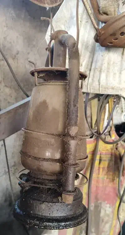 تعدادی چراغ نفتی سایز بزرگ|کلکسیون اشیاء عتیقه|صومعه‌سرا, |دیوار