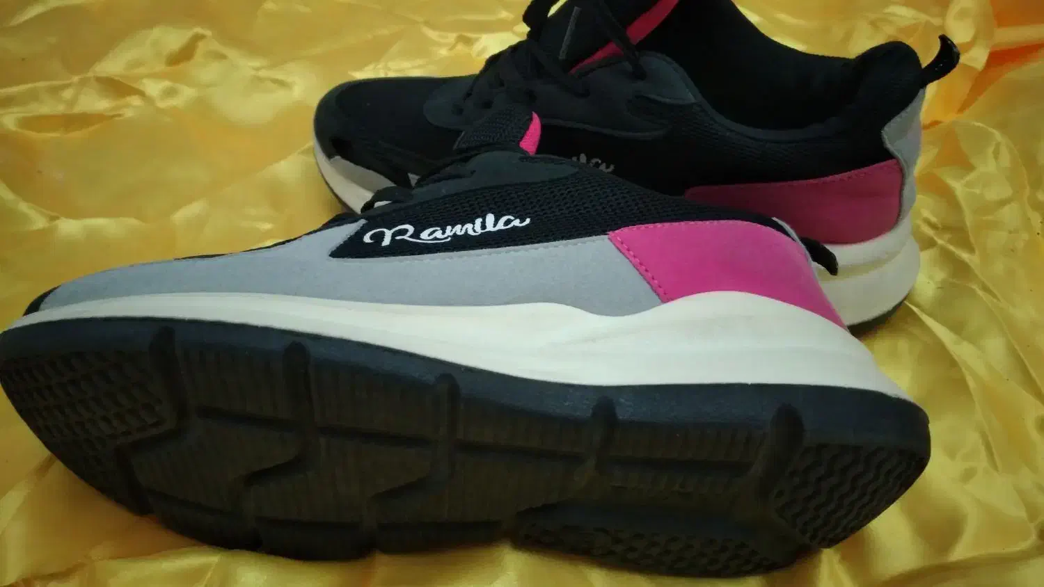 کتونی خارجی در حد نو|کیف، کفش، کمربند|بروجرد, |دیوار