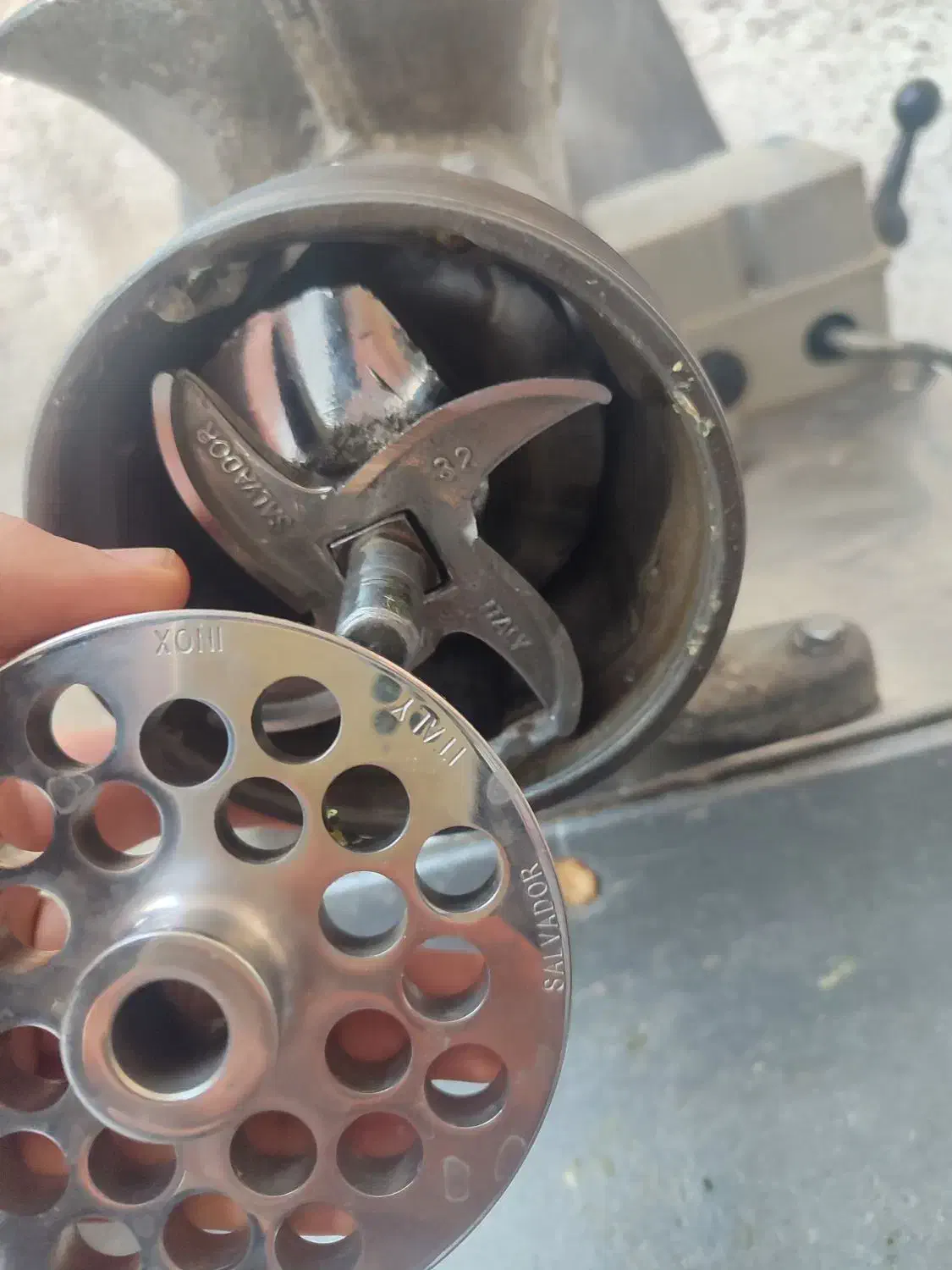 چرخ گوشتی ۳۲ تسمه ای همه کاره|کافیشاپ و رستوران|شیراز, کوشک میدان|دیوار