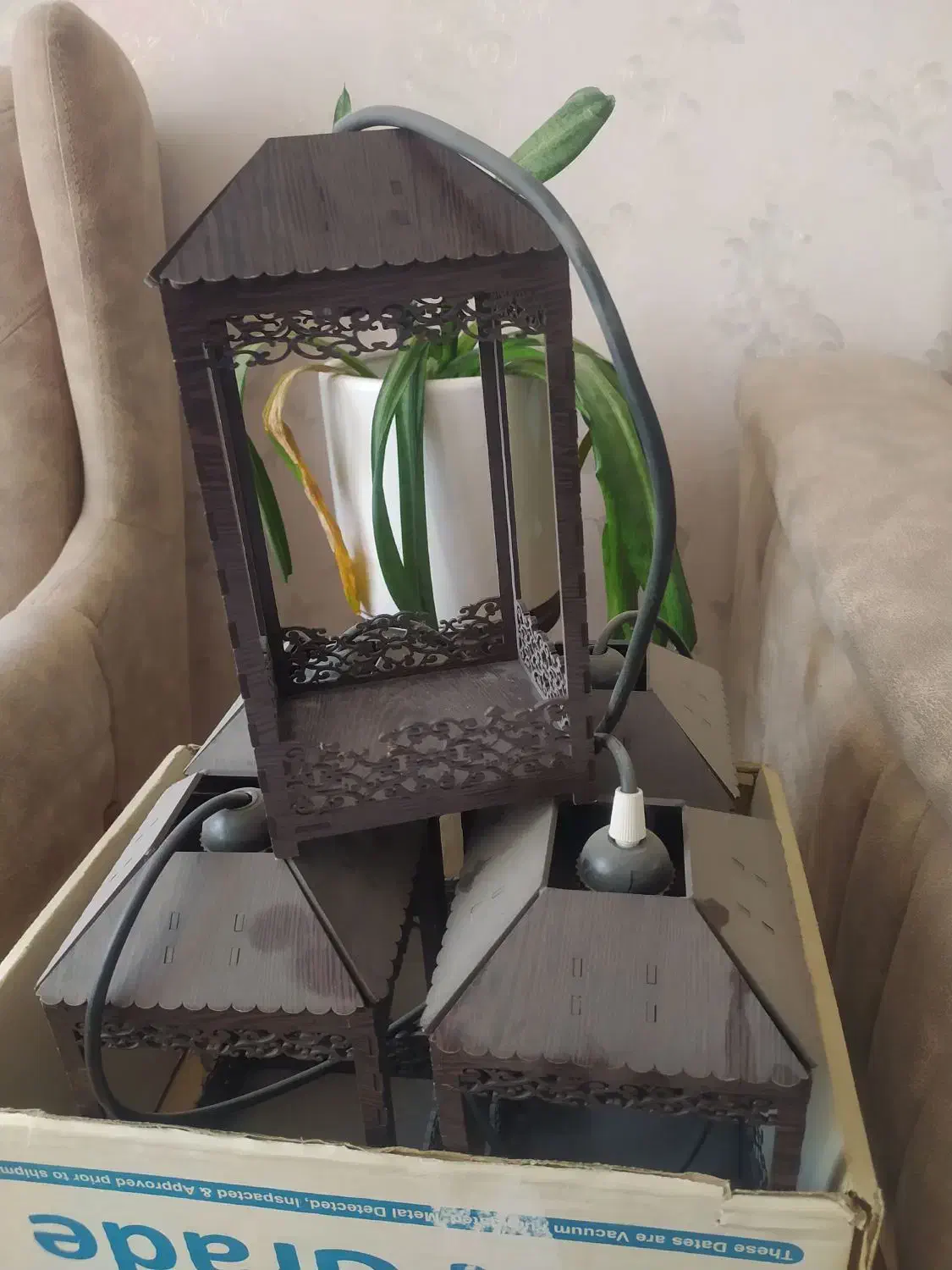 فانوس چوبی آویز|لوستر و چراغ آویز|سبزوار, جنت|دیوار